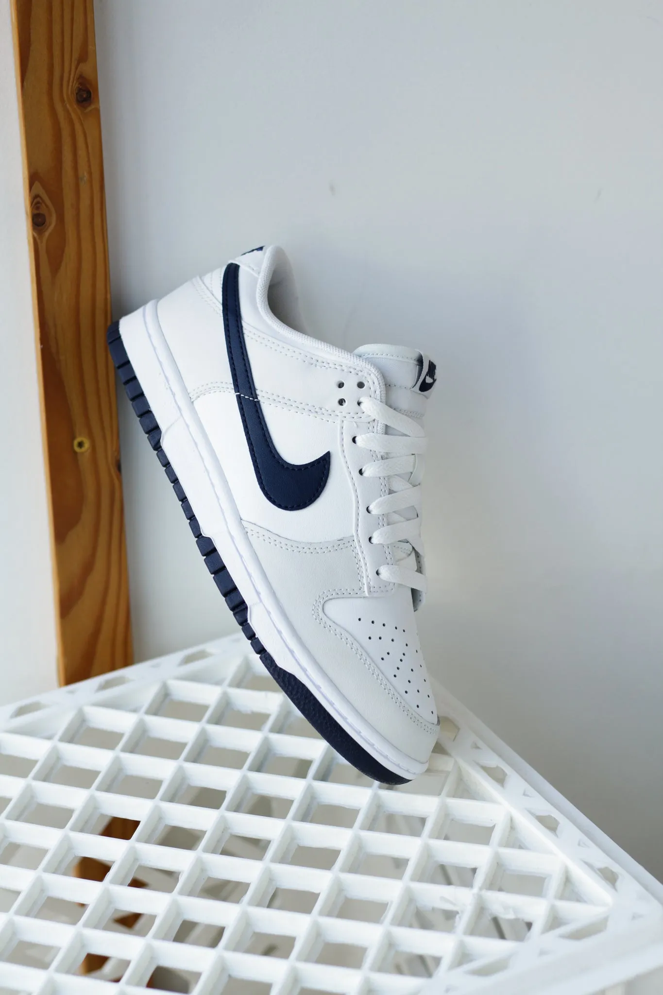 DUNK LOW RETRO "SUMMIT WHITE/MIDNIGHT NAVY"