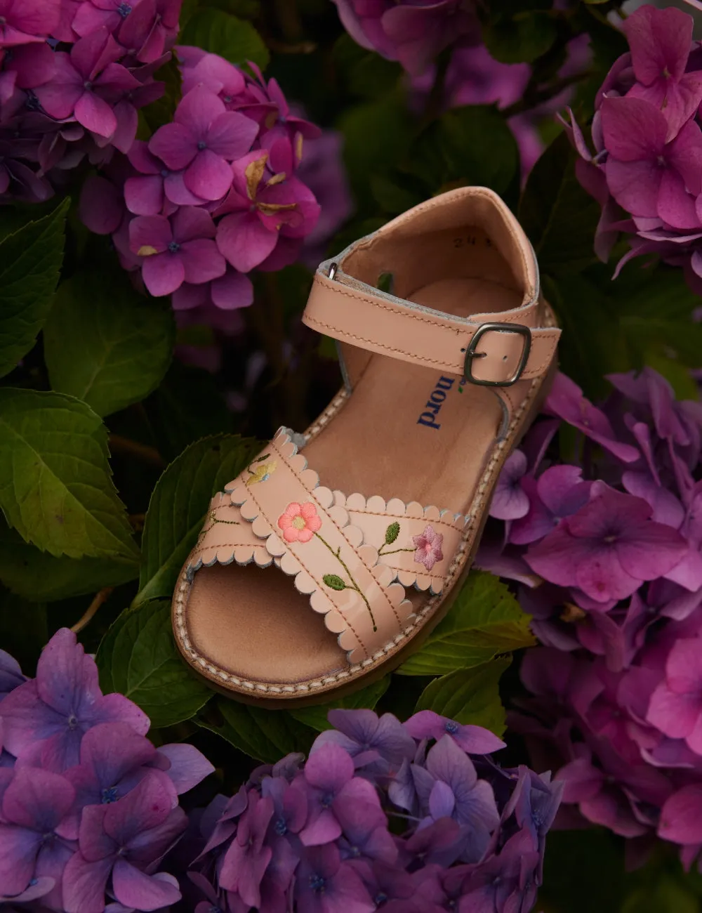 Flower Pop Cross-over scallop sandal - Blush