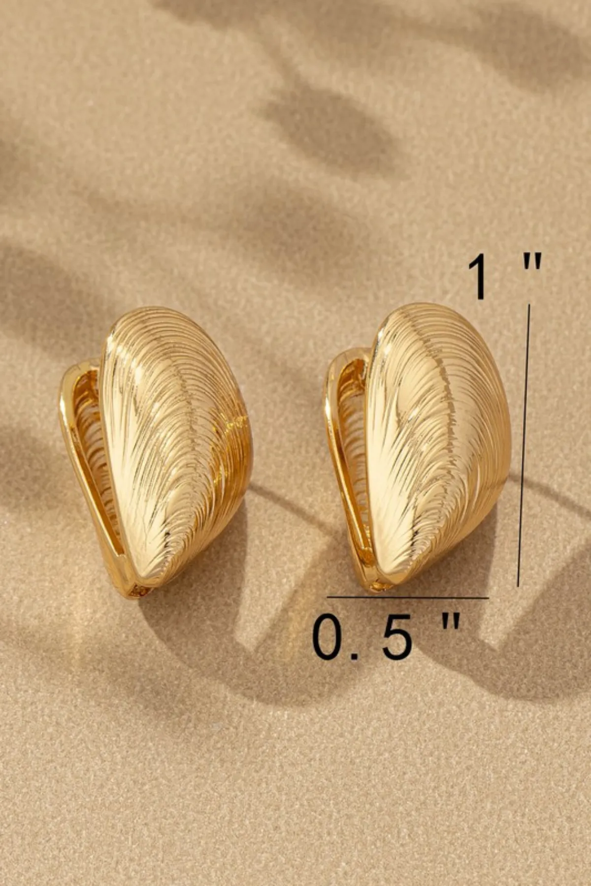 GOLDEN CLAM EARRINGS